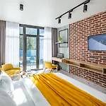 Wood & Apart-hotel *