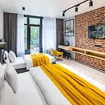 Wood & Apart-hotel