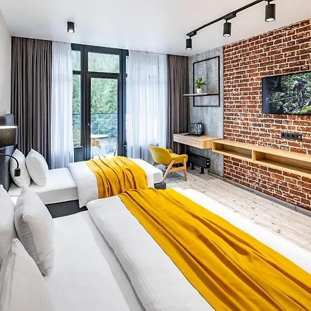 Wood & Apartahotel