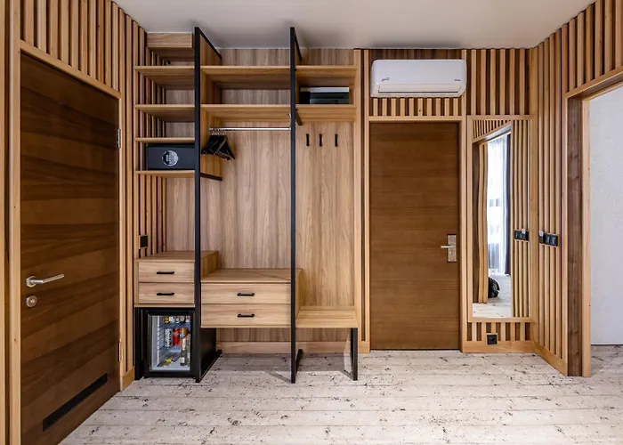 Wood & Μπούκοβελ
